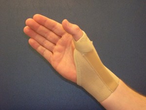 Thumb splint the limits movement of thumb