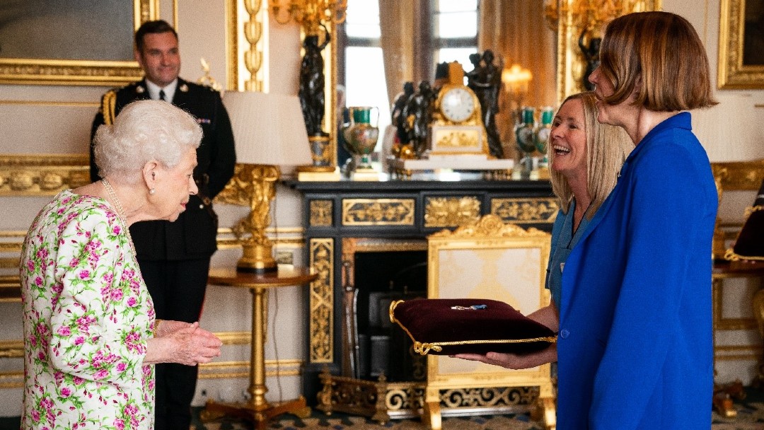 Palliative care nurse specialist Eleanor Grant accepts George Cross on behalf NHS in Scotland