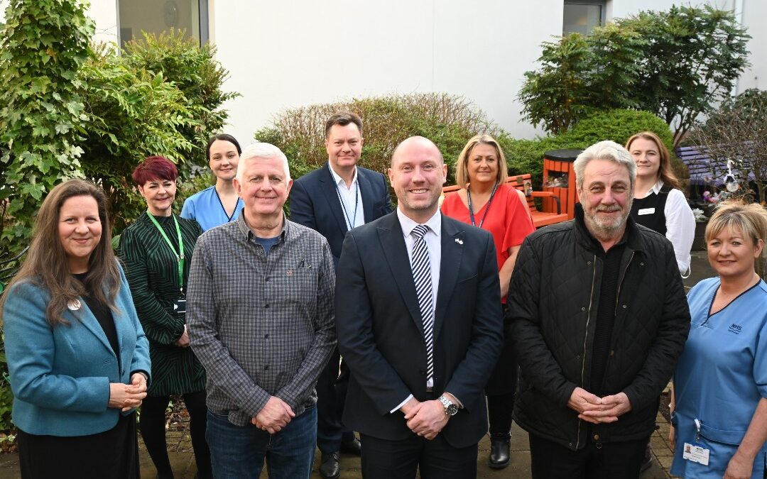 Cabinet Secretary visits Rapid Cancer Diagnostic Service
