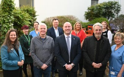 Cabinet Secretary visits Rapid Cancer Diagnostic Service