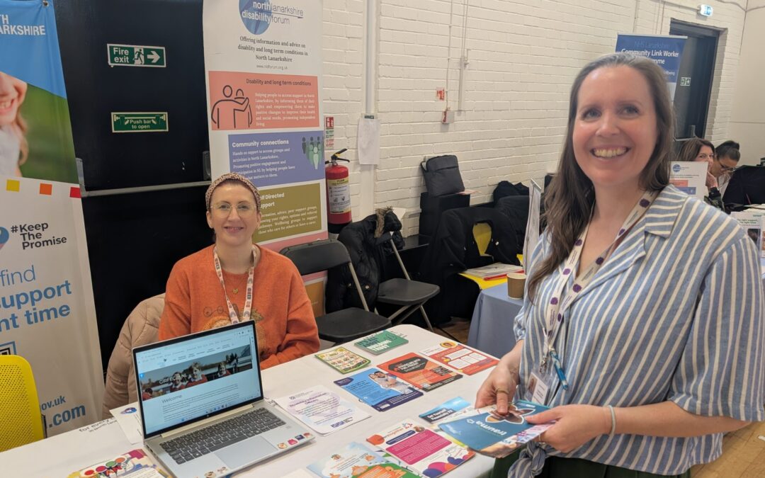 Information stand with a visitor at the NL Participation Day.